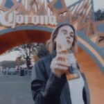 Emilia Attías Instagram - De la mano de @djhernancattaneo y @corona_argentina vivimos una experiencia sublime! Nunca un atardecer en Buenos Aires fue tan magico! La musica, la puesta escénica y la caída del sol elevandonos la energía a todxs lxs que estabamos ahí presentes 🙌 Sin duda quiero la próxima! Sunsetstrip Buenos Aires | Hernán Cattaneo