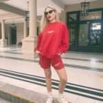 Emilia Attías Instagram - Cuando sos comfy pero tu chic se mete en el medio 🔴 @thecool_peach