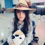 Emilia Attías Instagram – Indo embora

Adiós Brasil! 💛

Gracias por tantos chapuzones, siestas, sambitas, noches y días, lunas y atardeceres, por su alegría y calidez y su abrumadora naturaleza 🙌

Gracias @assist365ok  por cuidarnos cada vez que viajamos! 

Cc @may_ariadna 🤍