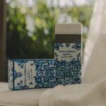 Emilia Attías Instagram – Light Blue #DGSummerVibes edición limitada!
Dale la bienvenida al verano. Bergamota calabresa, durazno y madera de cedro revestidas con un increíble estampado de mayólica. 
Un aroma fresco y embriagante para que se revele en tu piel.

@dolcegabbana_beauty #dgbeauty #dolcegabbana #dglightblue