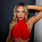 Emilia Attías Instagram - In red esta semana para @revistagenteok 🔴 M @bettinafrumboli H @conradoereyra @mono.fuk @multitalentoficial