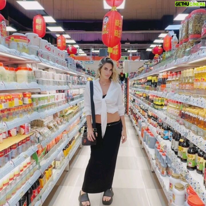 Emilia Attías Instagram - En el chino con @legionextranjera 😅❤️🥢🧃🥠🥡🍡⛩️