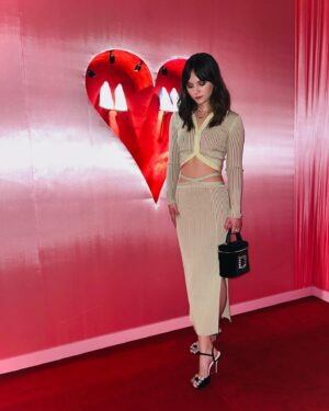 Emilia Jones Instagram - ‘La Maison Vivier’ @rogervivier 
♥️

Congratulations @gherardofelloni on a stunningly vibrant SS23 presentation!  Thank you so much for inviting me ✨