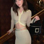 Emilia Jones Instagram - ‘La Maison Vivier’ @rogervivier ♥️ Congratulations @gherardofelloni on a stunningly vibrant SS23 presentation! Thank you so much for inviting me ✨