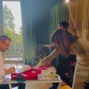Emilia Jones Instagram - ‘La Maison Vivier’ @rogervivier 
♥️

Congratulations @gherardofelloni on a stunningly vibrant SS23 presentation!  Thank you so much for inviting me ✨