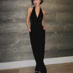 Emilia Jones Instagram - Thank you @giorgioarmani @armanibeauty Celebrating @lilyallen last night 🖤✨