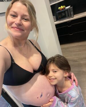 Emilie de Ravin Instagram - Snap shot dump of the past long (Kings Birthday) weekend 💖
(Theo in the 6th pic taking my pic 🥰🥰🥰)

#mumlife #christmasbakinginjune #stickersonmybelly #preggo #catsofinstagram #dogsofinstagram 
🫶🏼💫✨