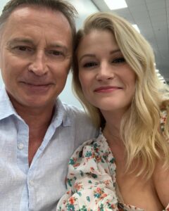 Emilie de Ravin Instagram - Happy (slightly belated!😬) Birthday my dear friend Bobby! Hope it was a great one 🫶🏼 Love ya mate ✨✨✨ #robertcarlyle #rumbelle 😉