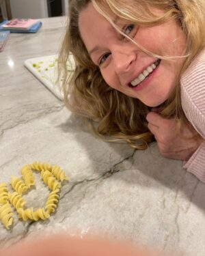 Emilie de Ravin Instagram - Snap shot dump of the past long (Kings Birthday) weekend 💖
(Theo in the 6th pic taking my pic 🥰🥰🥰)

#mumlife #christmasbakinginjune #stickersonmybelly #preggo #catsofinstagram #dogsofinstagram 
🫶🏼💫✨