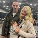 Emilie de Ravin Instagram - What a wonderful weekend! TY all you gorgeous fans for making it so fun, & to the kick ass @galaxyconcolumbus team for throwing a spectacular event! 🥳✨ And was a bonus treat to spend time with my old pal @colinodonoghue1 #galaxyconcolumbus 💋