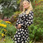 Emilie de Ravin Instagram – Little lady joining our crew this (🇦🇺) Winter!!!
🌸💖💕💗💓💘🎀💝

#babynumber3 ☺️🤰🏼🥰