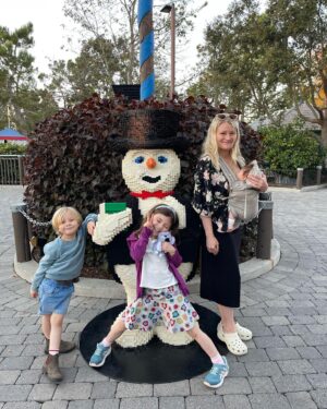 Emilie de Ravin Instagram - Happy Thanksgiving!!!🍁 
Photo dump from the past week in L.A 
Super fun day at @legolandcalifornia & at @kidspacemuseum & seeing old friends 🥰