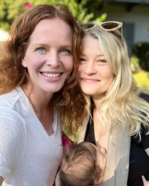 Emilie de Ravin Instagram - Happy Birthday beautiful angel of a human @bexmader 🥳Love ya to bits and pieces Bex & Can’t wait to see you and give you a massive cuddle xo
🥰 #bexilieforever 💙💚