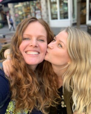 Emilie de Ravin Instagram - Happy Birthday beautiful angel of a human @bexmader 🥳Love ya to bits and pieces Bex & Can’t wait to see you and give you a massive cuddle xo
🥰 #bexilieforever 💙💚