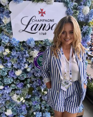 Emily Atack Instagram - Hose me down @champagnelanson - what a final 🎾 
Thank you for the kit @ralphlauren 🥂 

Photo creds: @champagnelanson / Getty

Congratulations @carlitosalcarazz ✨