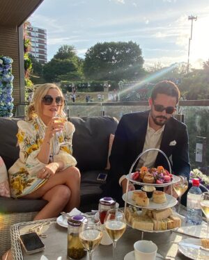 Emily Atack Instagram - Hose me down @champagnelanson - what a final 🎾 
Thank you for the kit @ralphlauren 🥂 

Photo creds: @champagnelanson / Getty

Congratulations @carlitosalcarazz ✨