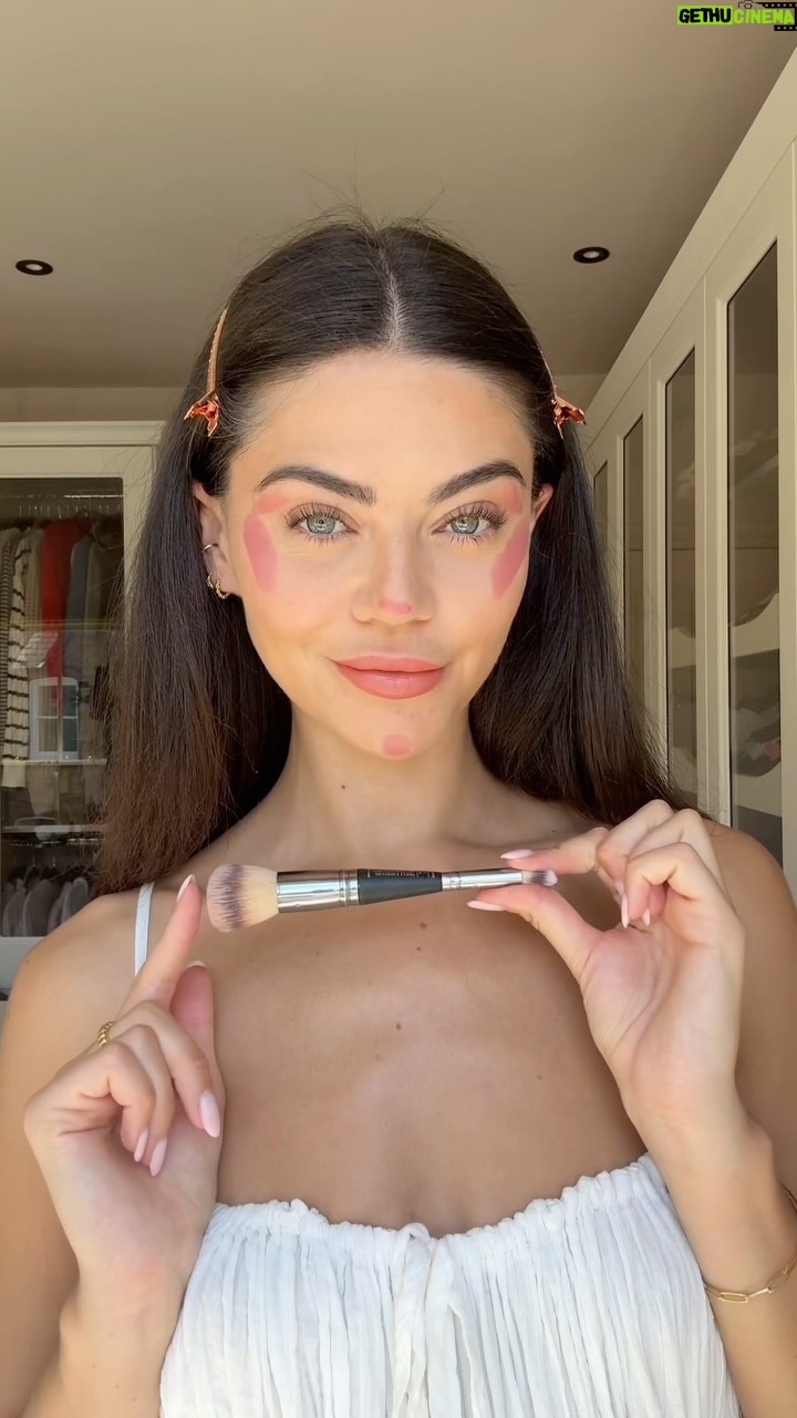 Emily Canham Instagram - this is making me realise i’ve nailed the new lash growth routine 💭 my fav blush placement for glowy, summer makeup @clinique chubby stick @itcosmetics brush #makeup #makeuproutine #summermakeup