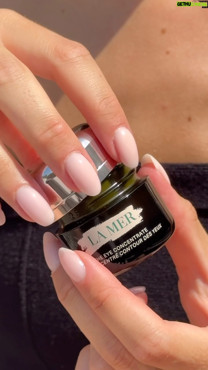 Emily Canham Instagram - apparently boys think glowy skin just looks like we’re sweaty.. either way, give me glowy skin please 🫣 @lamer The Eye Concentrate La Mer The Concentrate La Mer The Renewal Oil @byterryofficial Baume De Rose lip balm #skincare #summerskin