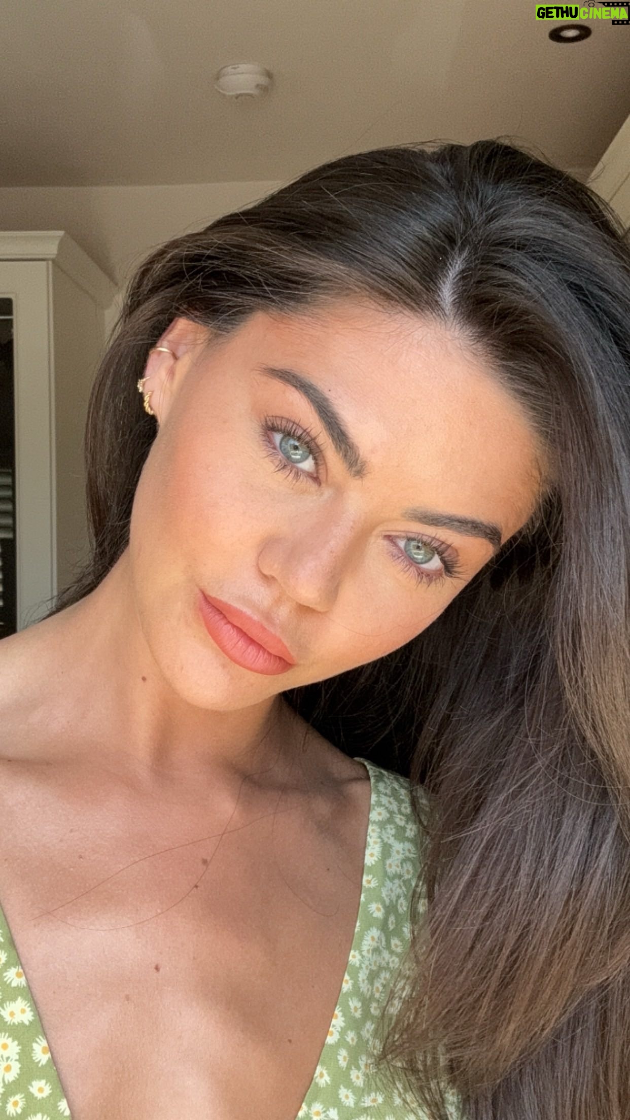 Emily Canham Instagram - I promise it’s sweatproof makeup 🥹🥹 @garnierusa SPF 50 @itcosmetics OIL FREE MATTE CC cream @lauramercier Tinted Moisturiser Bronzer @armanibeauty Neo Nude melting colour balm @charlottetilbury Powder and setting spray #makeup #summermakeup