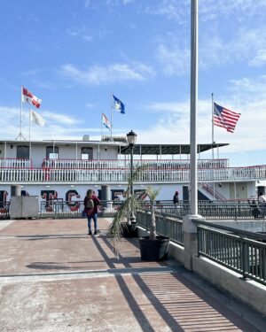 Emily Canham Instagram - 48 hours in New Orleans 🇺🇸 

best eats 
@willajeanneworleans 
@mrbsbistro 
@cafedumonde 

#neworleans #neworleansfood #visitneworleans