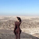 Emily Canham Instagram – AD A day in Jeddah.. We had 1 day to explore and this is what we did!

– 6am Hike at Moon Mountain
– ⁠Al Tayebat Musuem
– ⁠Lunch at @TheLuckyLlama.co
– ⁠@JeddahAlBalad.sa
– ⁠Dinner at @Niyyalii.Jeddah

I can’t get over the fact we’ve just spent all day outside during WINTER 🥶! The real question is, what’s next!

@visitsaudi