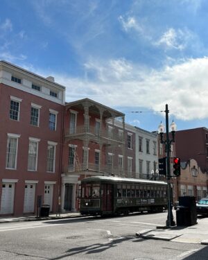 Emily Canham Instagram - 48 hours in New Orleans 🇺🇸 

best eats 
@willajeanneworleans 
@mrbsbistro 
@cafedumonde 

#neworleans #neworleansfood #visitneworleans