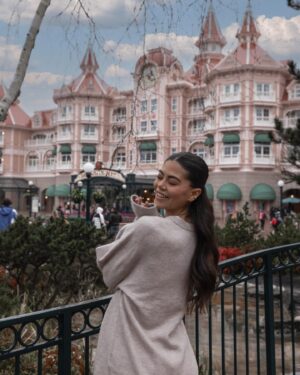 Emily Canham Instagram - And just like that.. the Disneyland Hotel is open post renovation and it’s DREAMY! 🥹🥹🐭🏰

@disneylandparis - #disneylandhotel (AD-PR)

Have you ever been to Disneyland Paris?