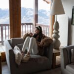 Emily Canham Instagram – this sweater is the reason I made friends in my chalet 😊🙃🥹☺️

#courchevel #courchevel1850❄️ #skiholiday #skitrip #skioutfits