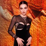 Emily Carey Instagram - a beautiful evening with @bulgari celebrating the Serpenti Metamorphosis by Refik Anadol ✨ #Bulgari #Serpenti #SerpentiMetamorphosis #RefikAnadolxBulgari #ad