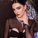 Emily Carey Instagram - a beautiful evening with @bulgari celebrating the Serpenti Metamorphosis by Refik Anadol ✨ #Bulgari #Serpenti #SerpentiMetamorphosis #RefikAnadolxBulgari #ad