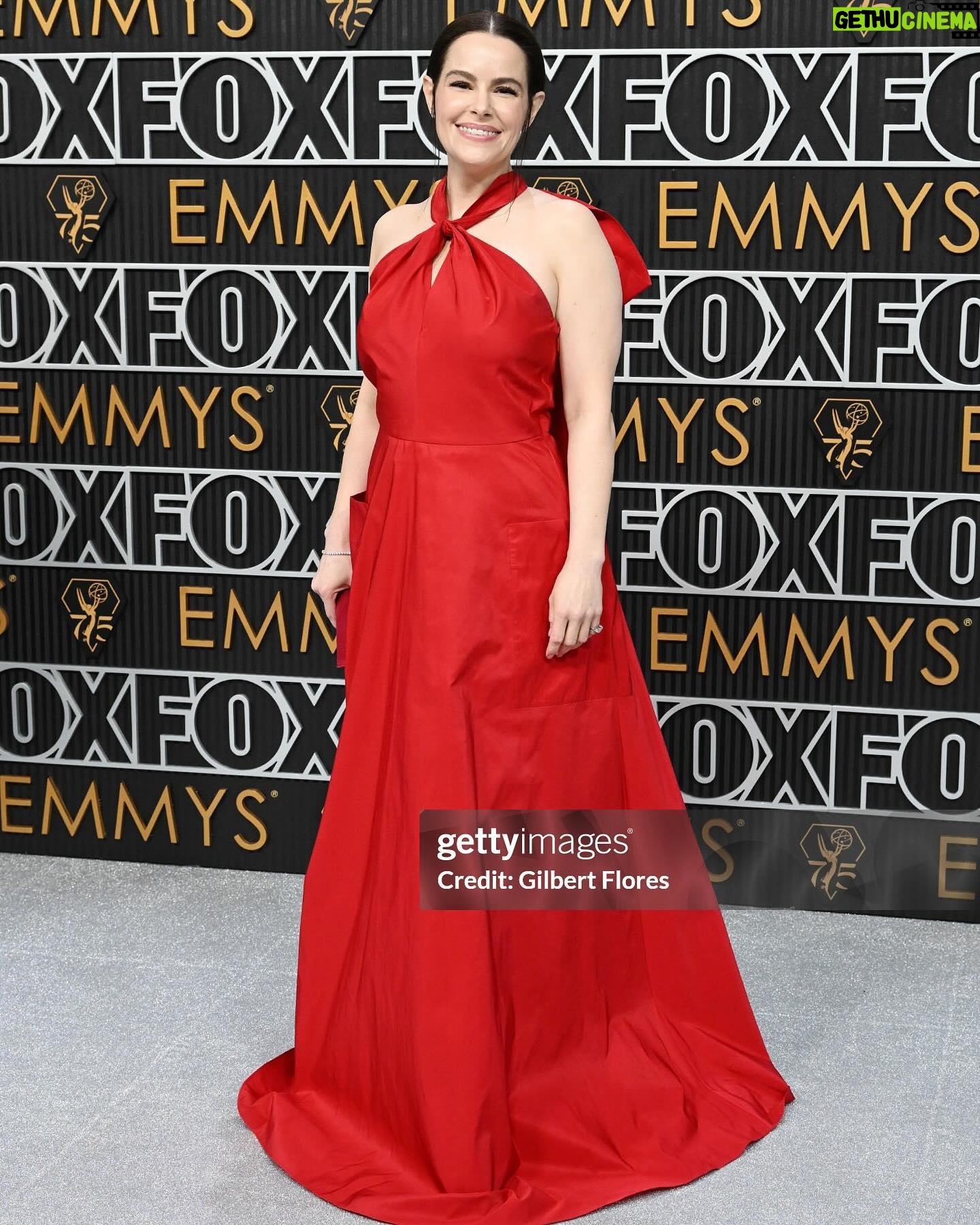 Emily Hampshire Instagram - Emmys and friends💃🏻