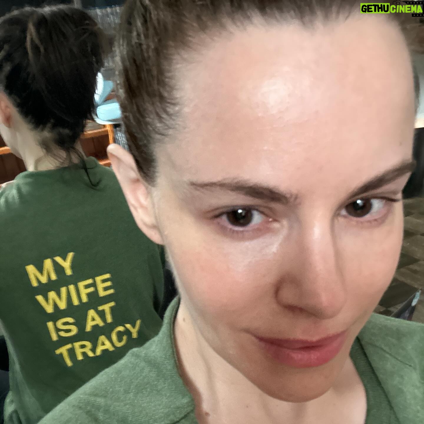 Emily Hampshire Instagram - Caption on T-Shirt @tracyandersononlinestudio
