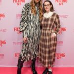 Emily Hampshire Instagram – Mom didn’t get the leather & legs memo at the @fittinginmovie Toronto premiere 🥸 (📸 ‘s by @georgepimentel1 )