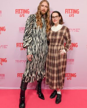 Emily Hampshire Instagram - Mom didn’t get the leather & legs memo at the @fittinginmovie Toronto premiere 🥸 (📸 ‘s by @georgepimentel1 )