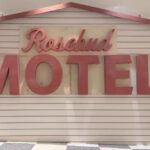 Emily Hampshire Instagram – There’s no place like home 🌹❤️
‌
‌
‌
‌
#schittscreek #rosebuddmotel #cbc