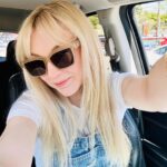 Emily Kinney Instagram - Curtain bangs for the shows this weekend. Boston! Portsmouth! Link to tix in bio. 💇🏼‍♀️😎