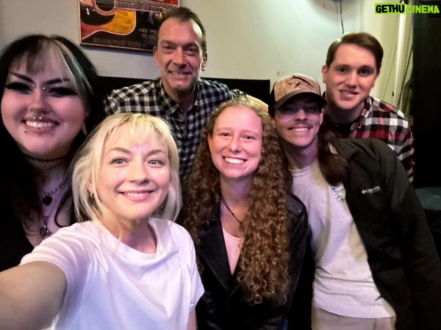 Emily Kinney Instagram - Last night was fun. Thanks for coming out, Nashville! Here’s me and some cuties. ❤️🤗