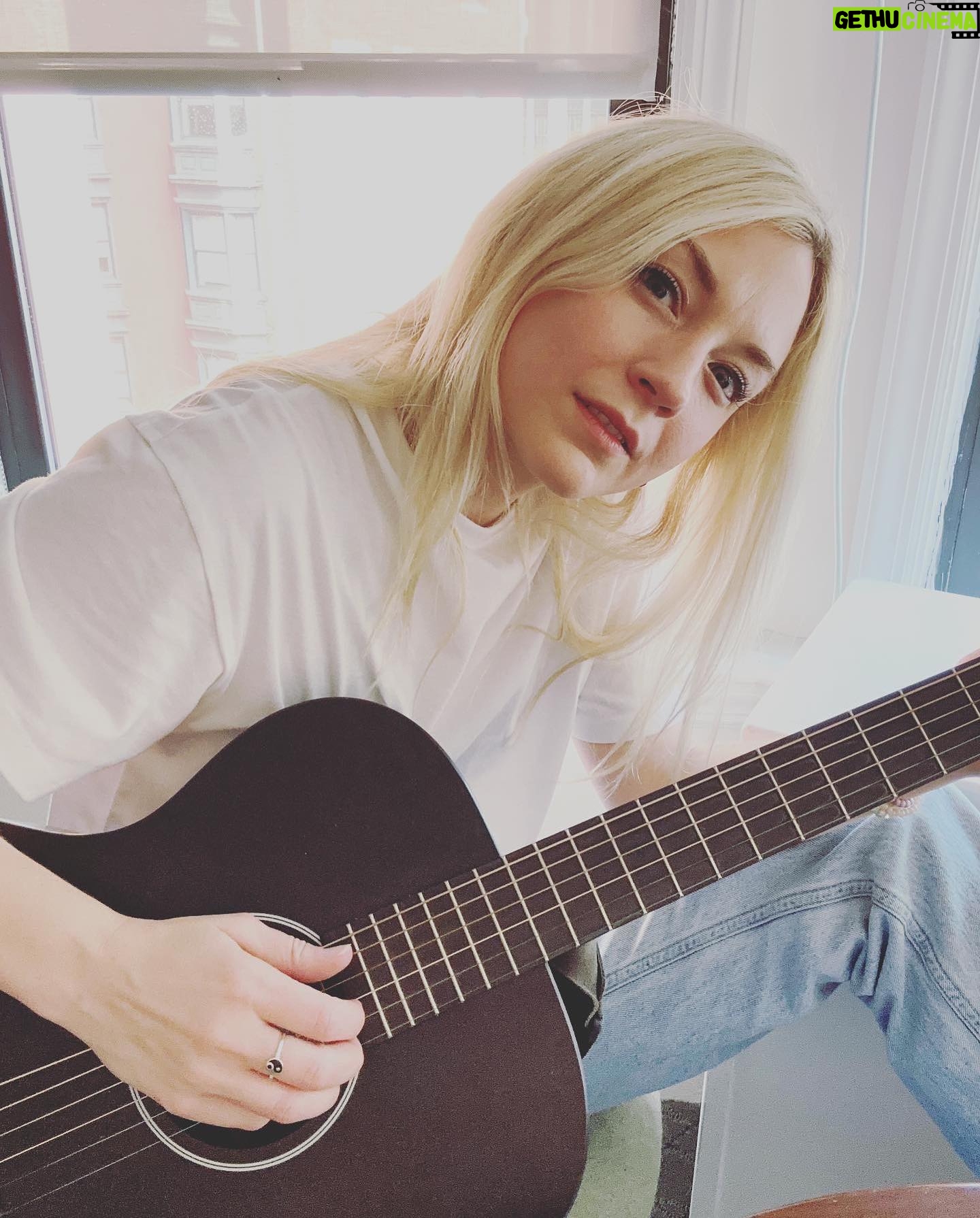 Emily Kinney Instagram - Planning a very special trip to Nashville to celebrate my new album, SWIMTEAM…and I can’t wait to play a show at @3rdandlindsley !! Who’s got their tix??? Link to tix in bio 😎🏊♀️