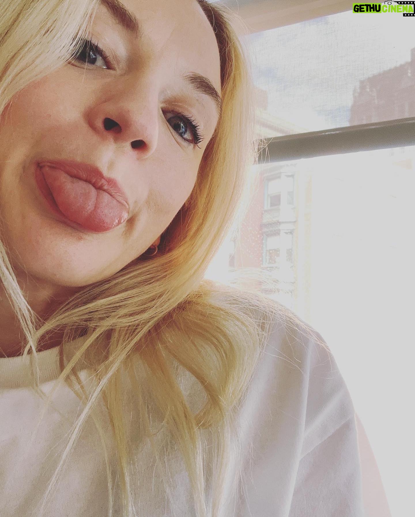 Emily Kinney Instagram - Planning a very special trip to Nashville to celebrate my new album, SWIMTEAM…and I can’t wait to play a show at @3rdandlindsley !! Who’s got their tix??? Link to tix in bio 😎🏊♀️