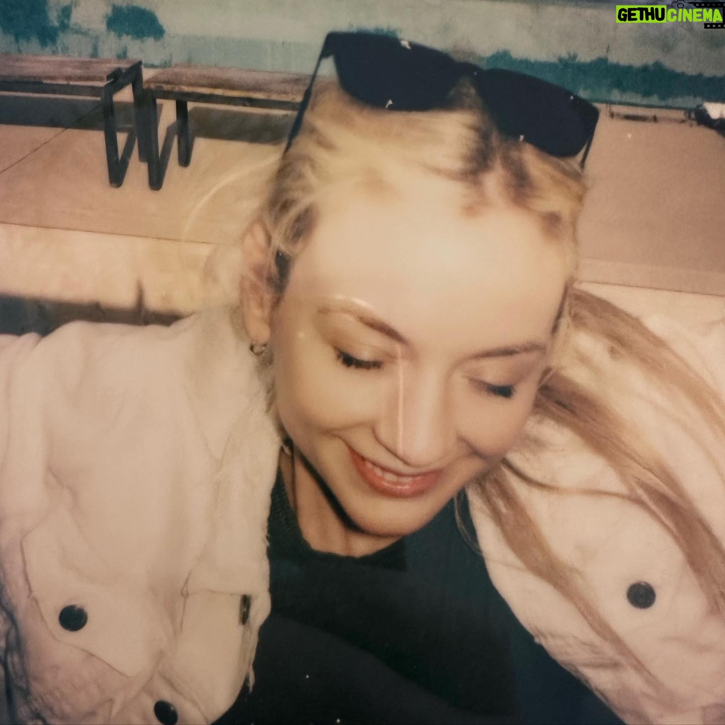 Emily Kinney Instagram - What’s up lil cuties 🍊have you got your tix to my shows in LA and NYC yet ?! Link in bio. 😎 @priverevaux