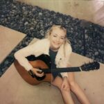 Emily Kinney Instagram - What’s up lil cuties 🍊have you got your tix to my shows in LA and NYC yet ?! Link in bio. 😎 @priverevaux