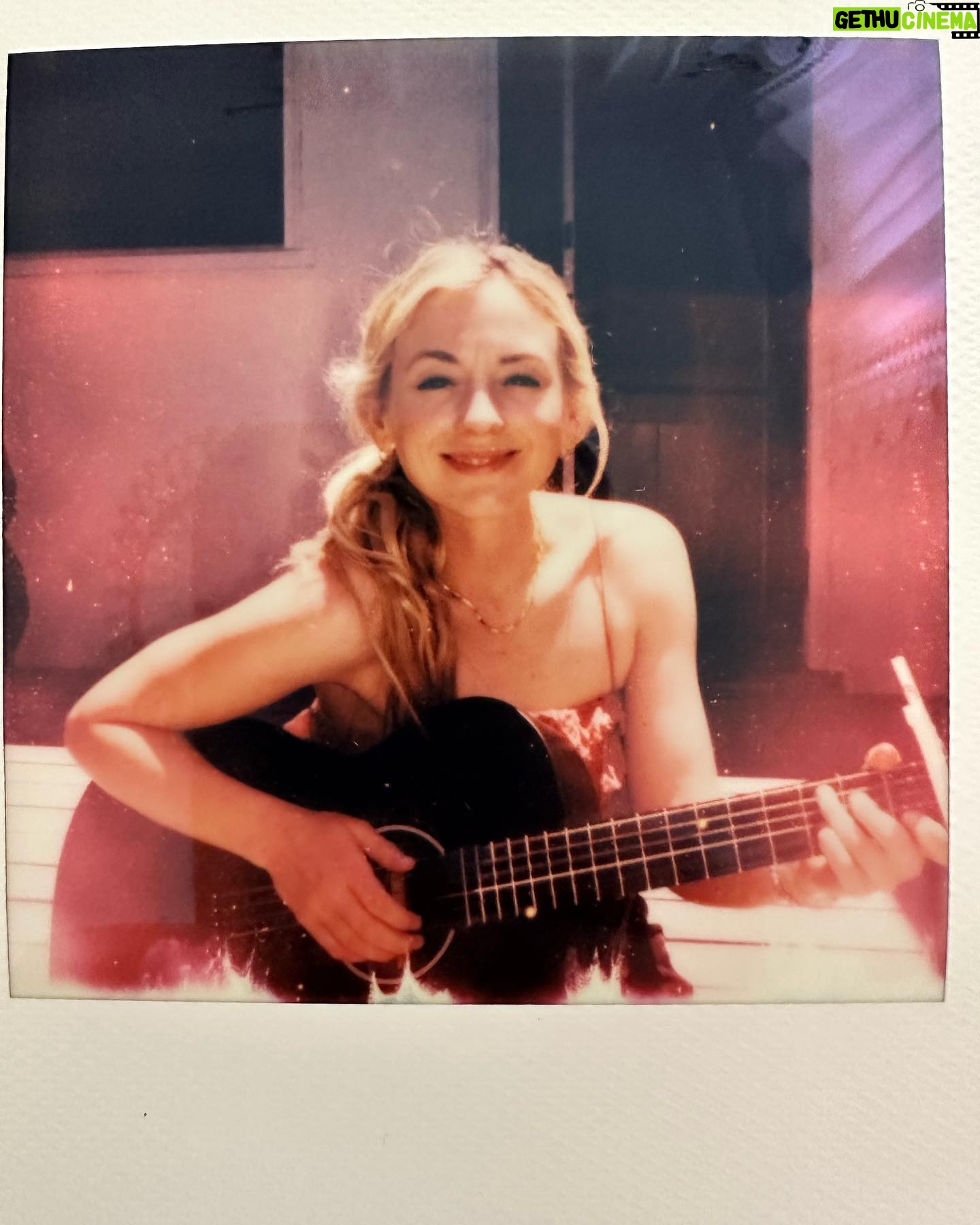 Emily Kinney Instagram - No alien TikTok ‘till you’ve practiced your guitar 👾