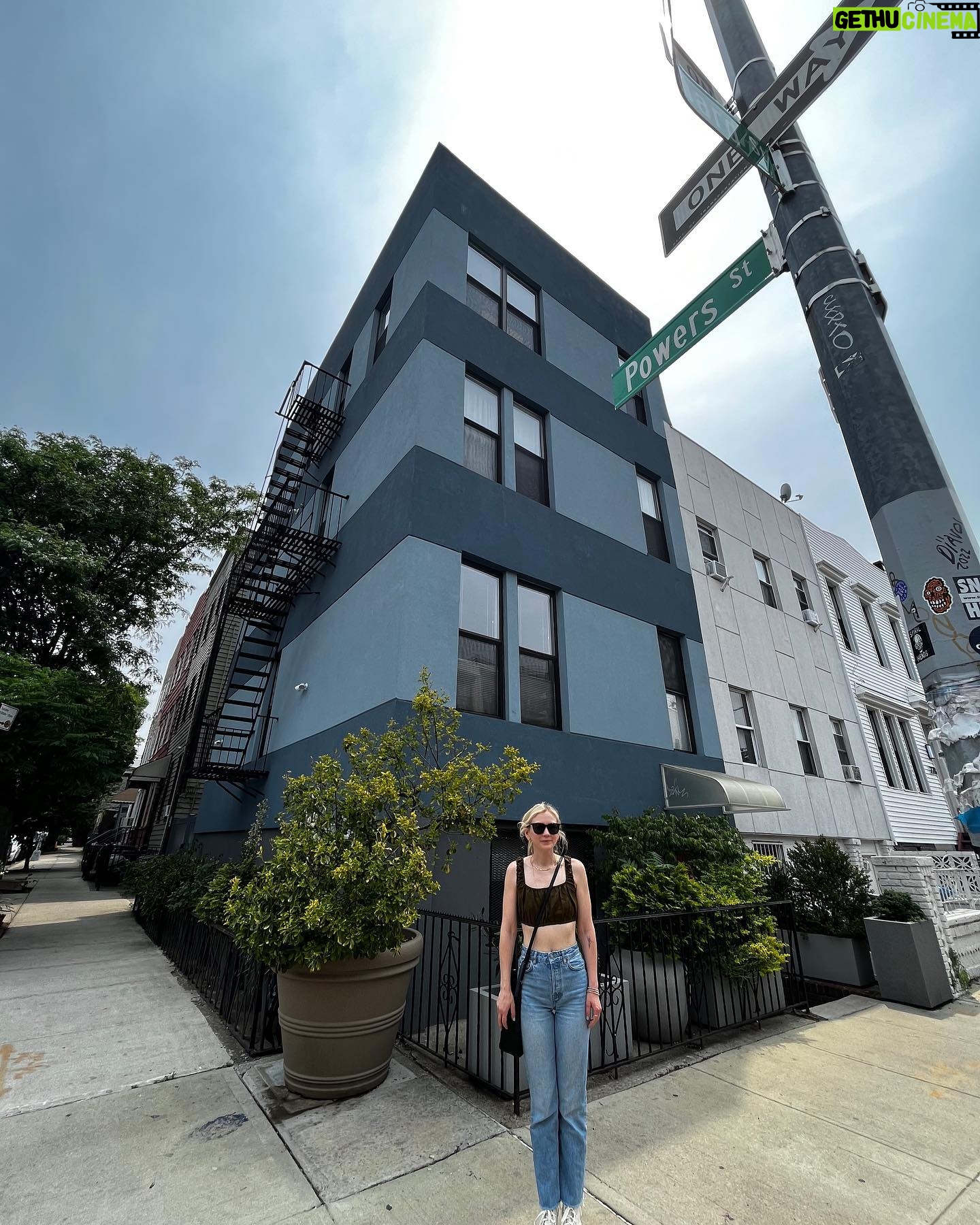 Emily Kinney Instagram - Visited my old neighborhood last week. The building is a lot nicer now than when I lived there. 2006 was a vibe. I worked at a coffee shop down the street. Summer was brutal and Sometimes I dated or befriended people just because they had good airconditioning at their apartment and $6 pizza/beer combo was a regular dinner. I painted all the walls and practiced all the dance moves and songs for my first Broadway show up there. My roommate Elisabeth taught me pilates and we would visualize our future selves where she would have a sweet husband and modern dance company and I would be getting up and going to my acting job on tv! I spent a lot of time picking out my MySpace home page song, matching it to my mood, and writing poems and watching dvds on my computer of old sex and the city episodes. It’s easy to get nostalgic, but—-I have central air now. 💕😝🕶️