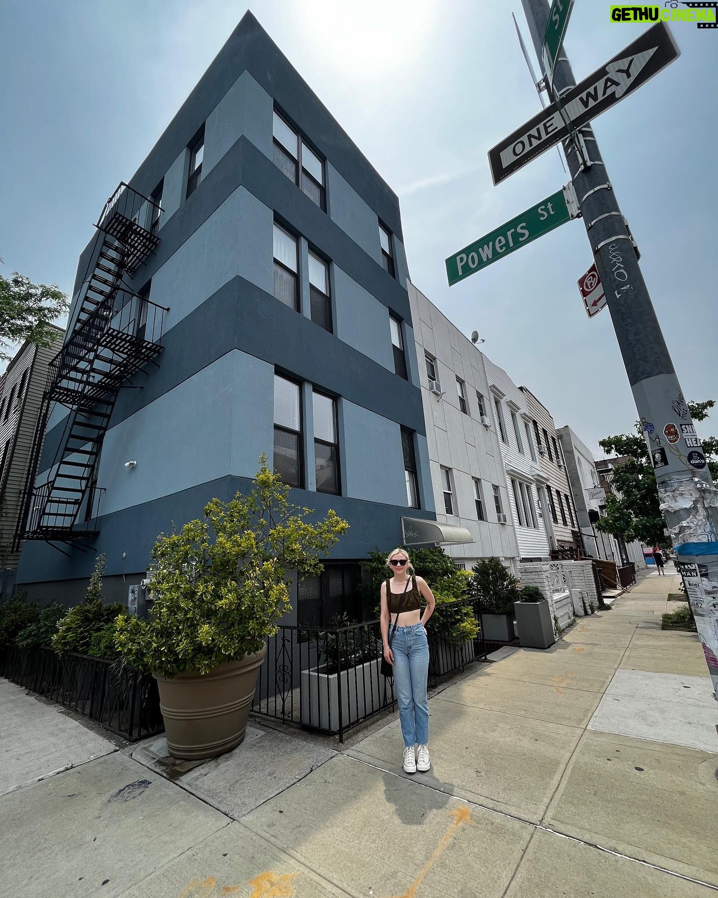 Emily Kinney Instagram - Visited my old neighborhood last week. The building is a lot nicer now than when I lived there. 2006 was a vibe. I worked at a coffee shop down the street. Summer was brutal and Sometimes I dated or befriended people just because they had good airconditioning at their apartment and $6 pizza/beer combo was a regular dinner. I painted all the walls and practiced all the dance moves and songs for my first Broadway show up there. My roommate Elisabeth taught me pilates and we would visualize our future selves where she would have a sweet husband and modern dance company and I would be getting up and going to my acting job on tv! I spent a lot of time picking out my MySpace home page song, matching it to my mood, and writing poems and watching dvds on my computer of old sex and the city episodes. It’s easy to get nostalgic, but—-I have central air now. 💕😝🕶️