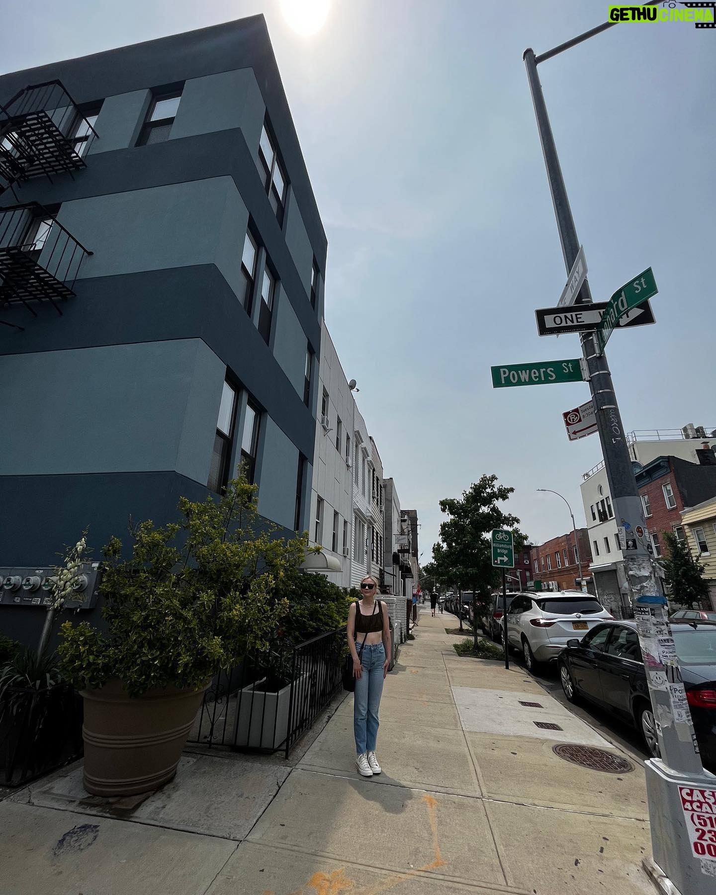 Emily Kinney Instagram - Visited my old neighborhood last week. The building is a lot nicer now than when I lived there. 2006 was a vibe. I worked at a coffee shop down the street. Summer was brutal and Sometimes I dated or befriended people just because they had good airconditioning at their apartment and $6 pizza/beer combo was a regular dinner. I painted all the walls and practiced all the dance moves and songs for my first Broadway show up there. My roommate Elisabeth taught me pilates and we would visualize our future selves where she would have a sweet husband and modern dance company and I would be getting up and going to my acting job on tv! I spent a lot of time picking out my MySpace home page song, matching it to my mood, and writing poems and watching dvds on my computer of old sex and the city episodes. It’s easy to get nostalgic, but—-I have central air now. 💕😝🕶️