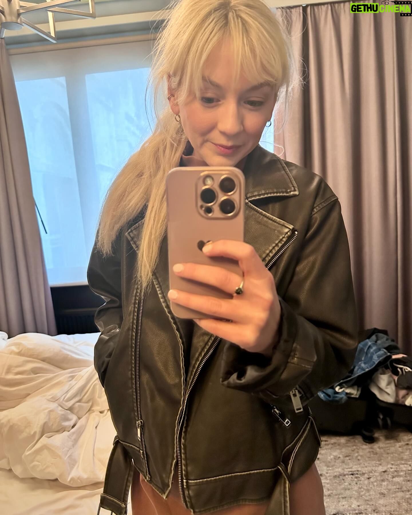 Emily Kinney Instagram - Back on conspiracy theory tiktok 😩😎👾