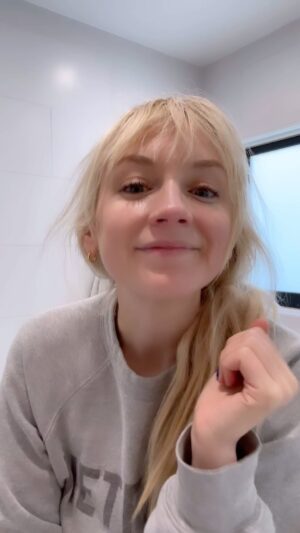 Emily Kinney Instagram - Having one of those I hate everything in my closet moments. Sparkly or Canadian tuxedo or some other idea. Is there a stylist out there who can send help lol something blue. Also who is going on Monday to school night at Bardot?  I’ll look cool and we’ll have some fun I promise!!! 😝❤️