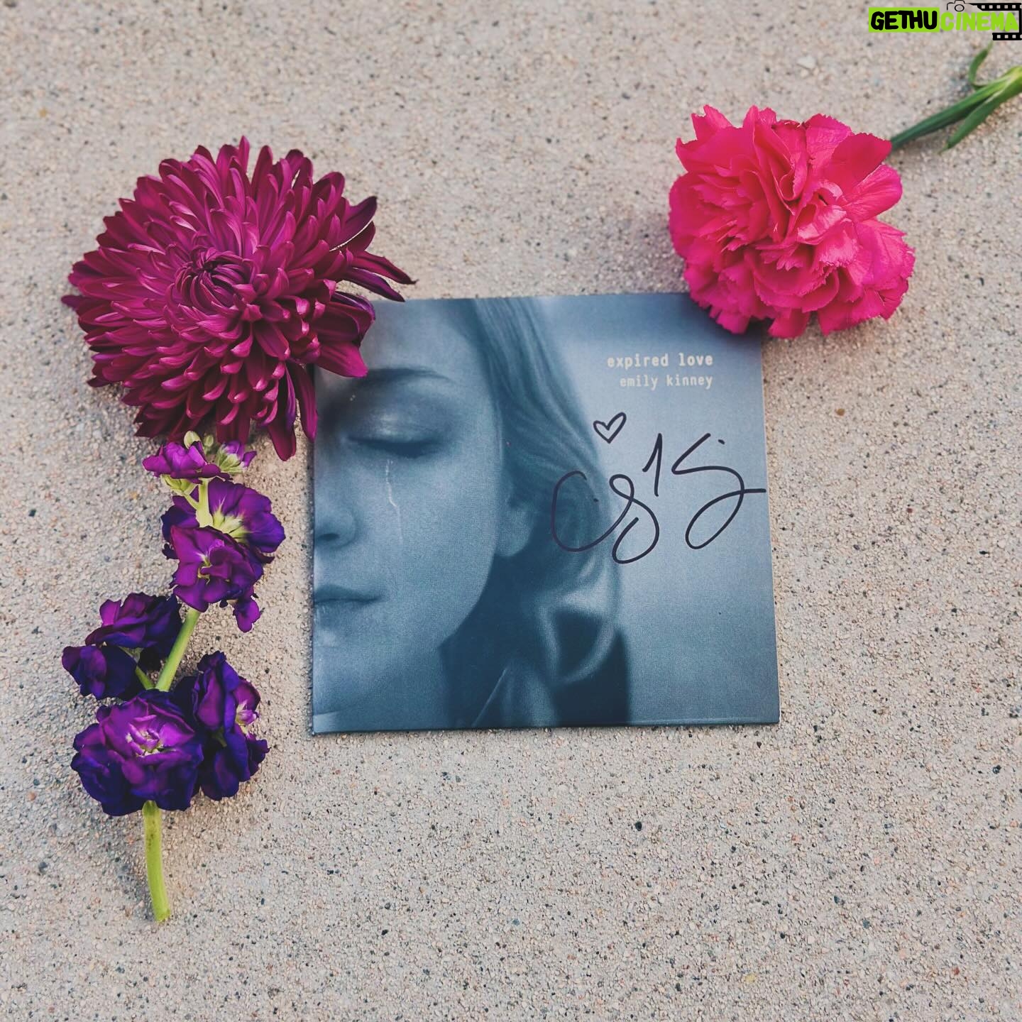 Emily Kinney Instagram - Pink vinyl, first edition expired love cds and other exclusive merch available only through VEEPS. Click ‘spring fling’ at the link in my bio to get your tix to my April 5th show or to order some special merch!! 🌺🌸🌼❤️