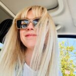 Emily Kinney Instagram - Curtain bangs for the shows this weekend. Boston! Portsmouth! Link to tix in bio. 💇🏼‍♀️😎