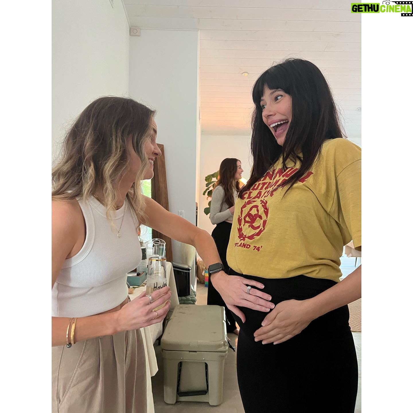 Emily Osment Instagram - surrounded by love and glitter and babies and music and beauty and kindness. this is 31. choose life! 🥳
